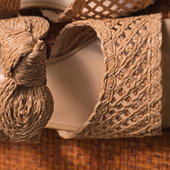 CHARLES DAVID BRAND WOMEN'S TAN SLIP-ON SUMMER SANDALS SIZE 8.5 - Picture 6 of 16